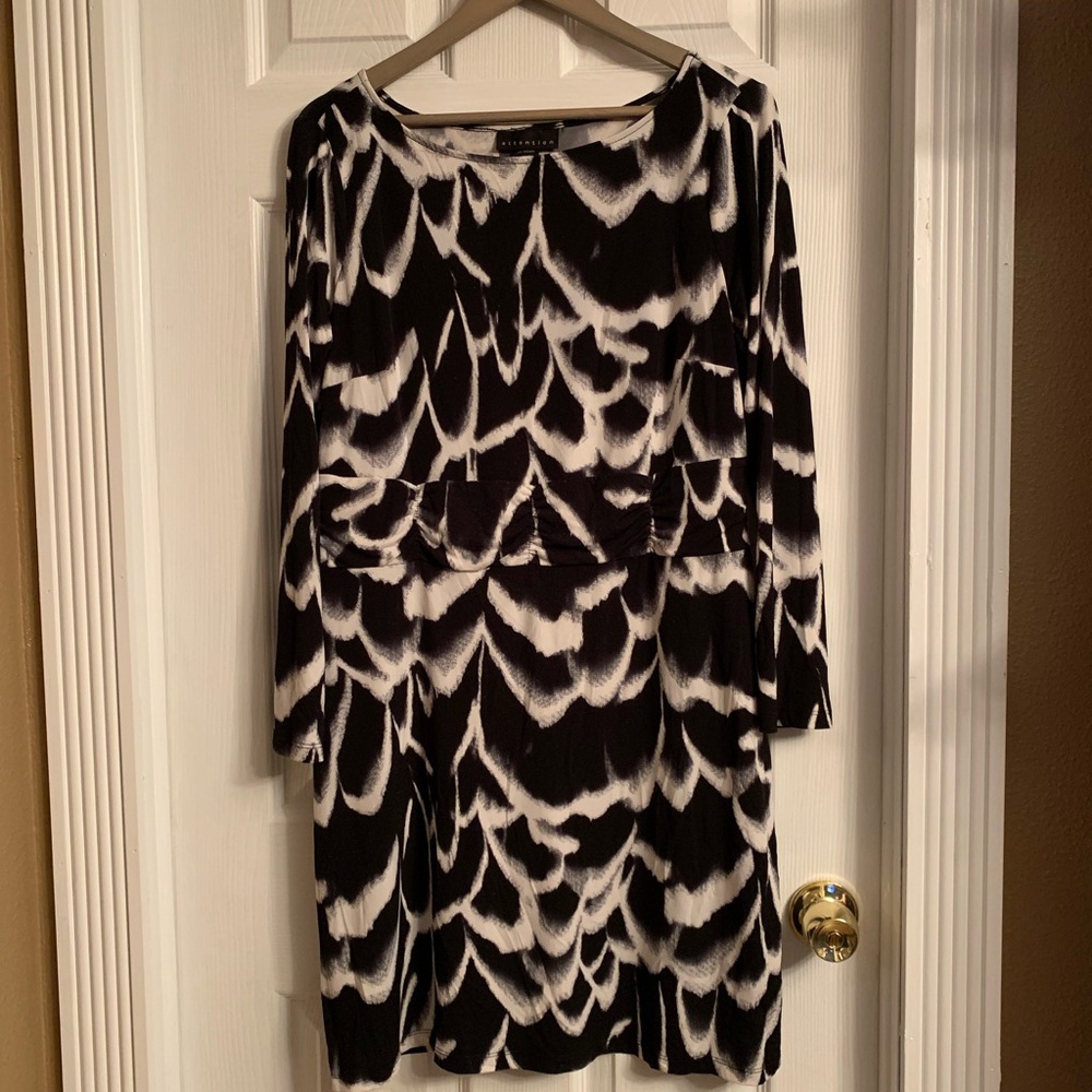 Attention Dress - Picture 1 of 4
